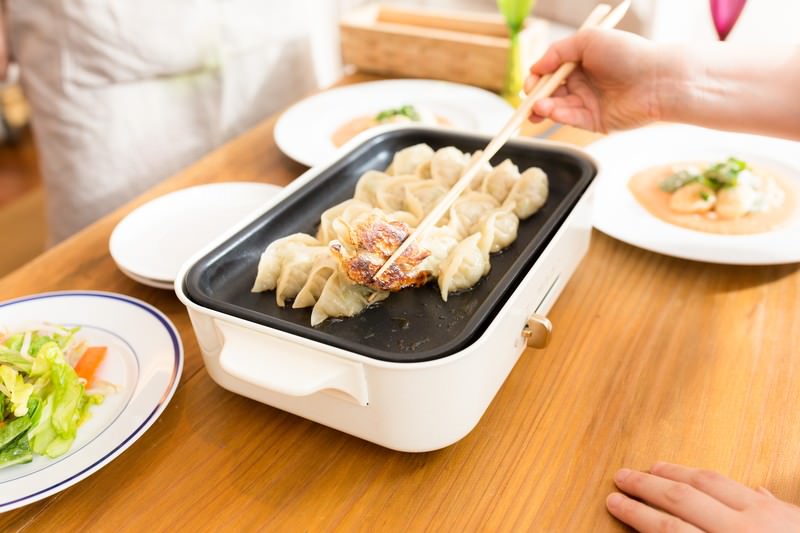 もう外食に頼らない！コンパクトホットプレートで家飲みが10倍楽しくなった件